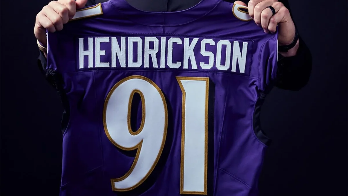 Trey Hendrickson firmado por los Ravens (via:@ravens)