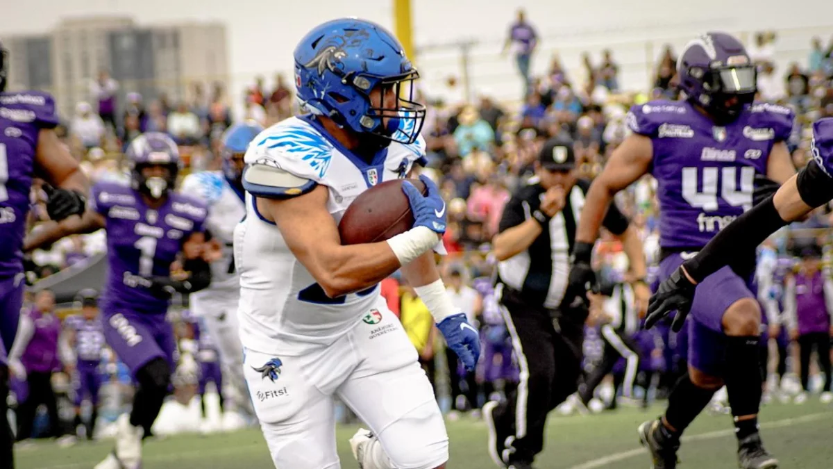Gallos vs Dinos